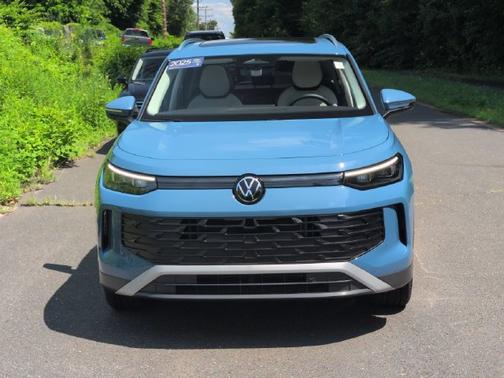 Monterey Blue Pearl 2025 Volkswagen Tiguan 2.0T SE