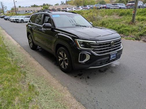 Deep Black Pearl Effect 2024 Volkswagen Atlas 2.0T SE
