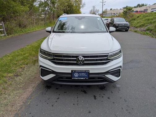 Pure White 2024 Volkswagen Tiguan 2.0T SE