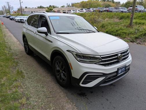 Pure White 2024 Volkswagen Tiguan 2.0T SE
