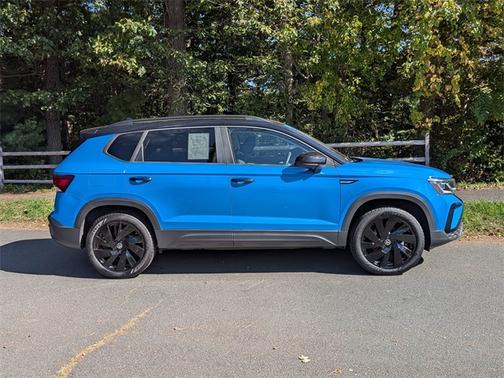 2024 Volkswagen Taos 1.5T SE Black