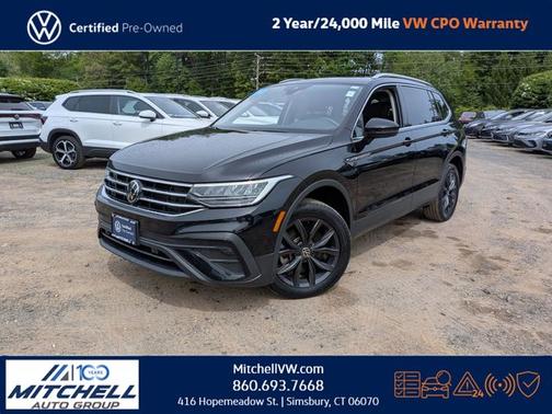 Deep Black Pearl Effect 2024 Volkswagen Tiguan 2.0T SE