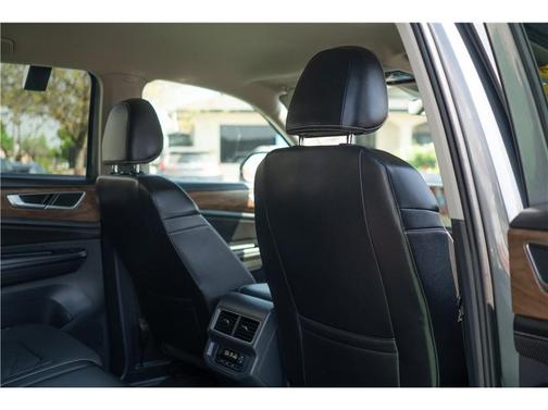 2024 Volkswagen Atlas 2.0T SE w/Technology 4MOTION