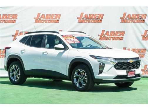 Summit White 2025 Chevrolet Trax LT