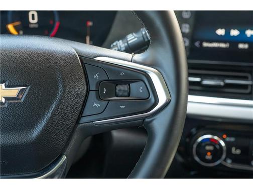 Summit White 2025 Chevrolet Trax LT