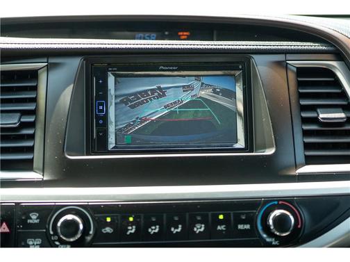 Celestial Silver Metallic 2019 Toyota Highlander LE I4