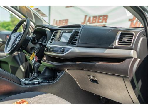 Celestial Silver Metallic 2019 Toyota Highlander LE I4