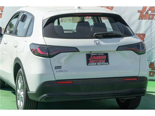 Platinum White Pearl 2023 Honda HR-V LX