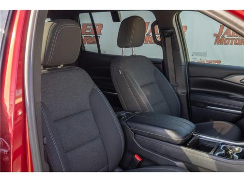 Radiant Red Tintcoat 2024 Chevrolet Traverse LT