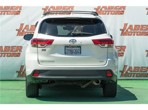 Blizzard Pearl 2017 Toyota Highlander XLE
