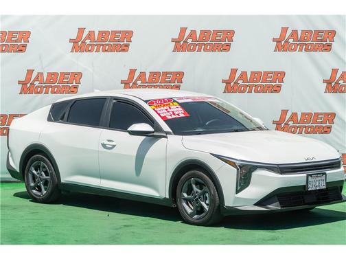 Snow White Pearl 2025 Kia K4 LXS