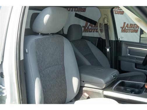 Bright Silver Metallic Clearcoat 2018 RAM 1500 Big Horn