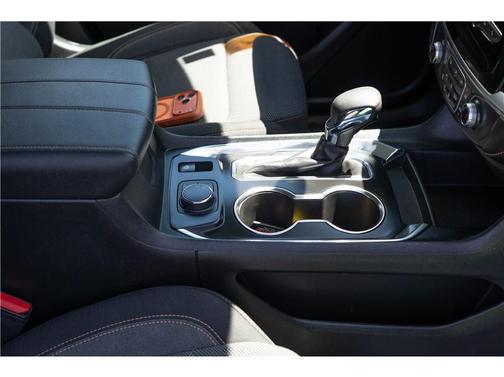 Summit White 2021 Chevrolet Traverse LS