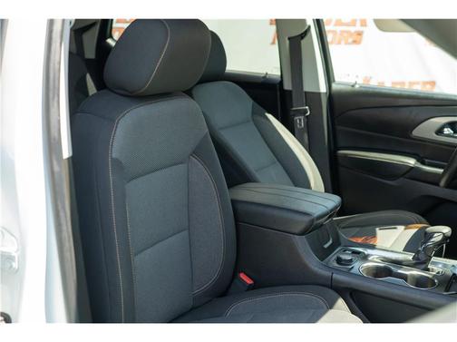 Summit White 2021 Chevrolet Traverse LS