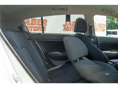 Snow White Pearl 2021 Kia Sportage LX