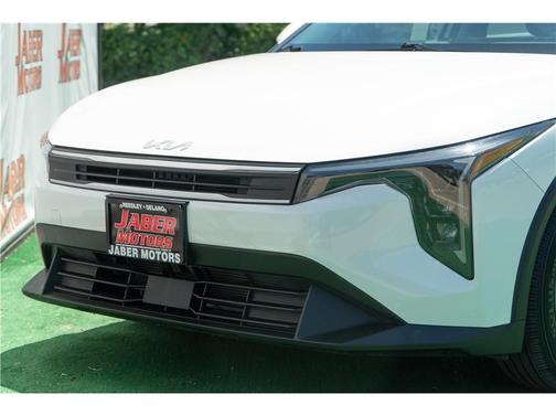 Snow White Pearl 2025 Kia K4 LXS