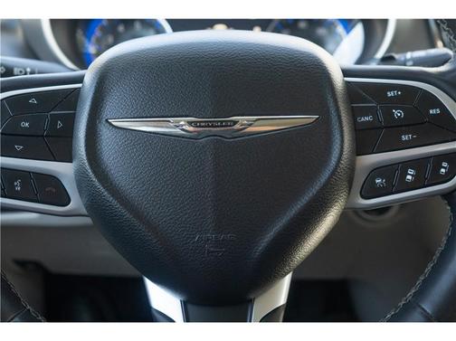 Fathom Blue Pearlcoat 2022 Chrysler Pacifica Touring L
