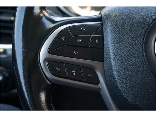 Sting-Gray Clearcoat 2021 Jeep Cherokee Latitude Lux