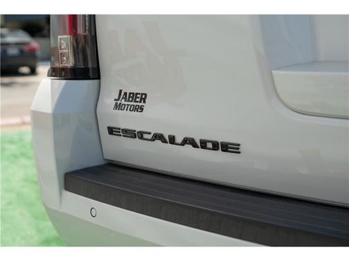 Crystal White Tricoat 2019 Cadillac Escalade Platinum