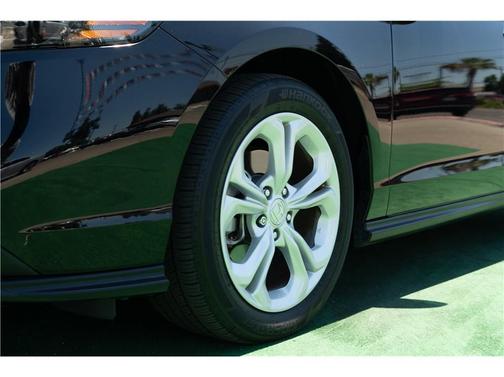 Crystal Black Pearl 2024 Honda Accord LX 1.5T