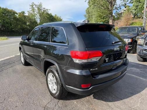 Brilliant Black Crystal Pearlcoat 2014 Jeep Grand Cherokee Laredo