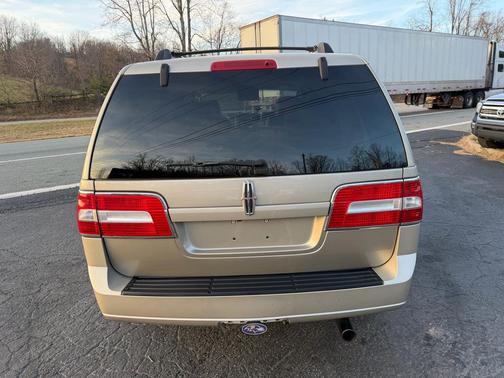 2008 Lincoln Navigator Base