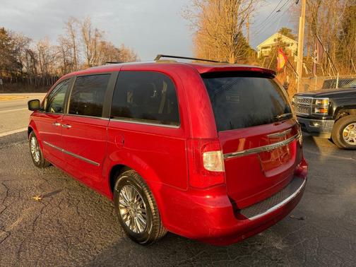 2011 Chrysler Town & Country Limited