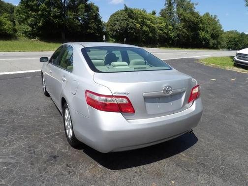 Titanium Metallic 2007 Toyota Camry XLE