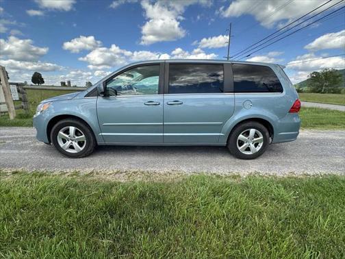 2010 Volkswagen Routan SE