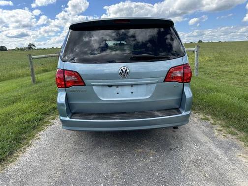 2010 Volkswagen Routan SE