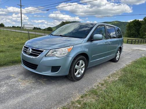 2010 Volkswagen Routan SE