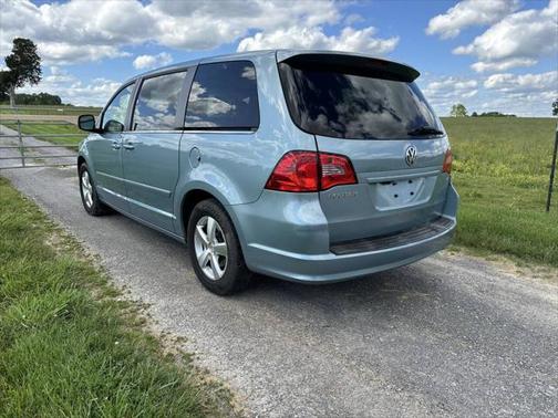 2010 Volkswagen Routan SE