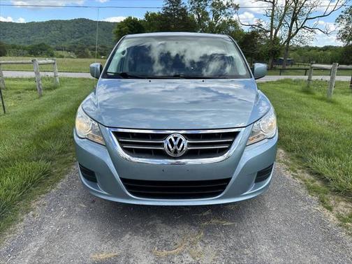 2010 Volkswagen Routan SE
