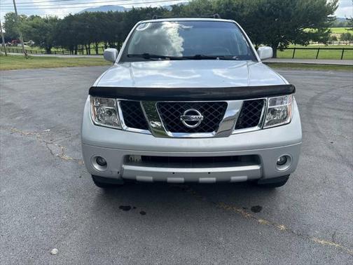 2005 Nissan Pathfinder SE