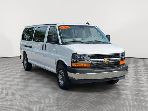 Summit White 2025 Chevrolet Express 3500 LT
