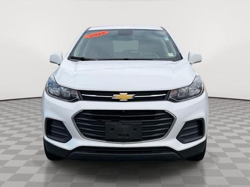 Summit White 2022 Chevrolet Trax LS
