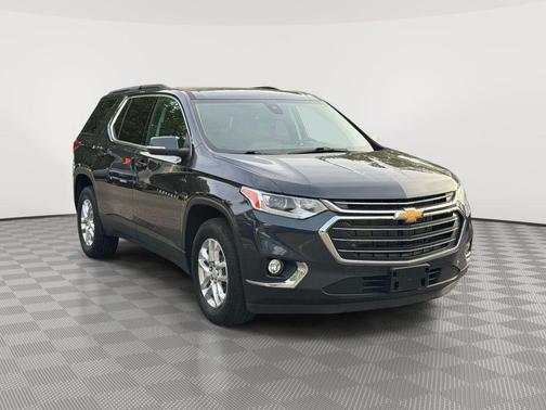 Graphite Metallic 2021 Chevrolet Traverse LT Leather