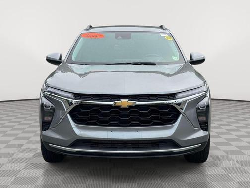 Sterling Gray Metallic 2024 Chevrolet Trax LT