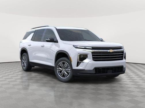 Summit White 2026 Chevrolet Traverse LT