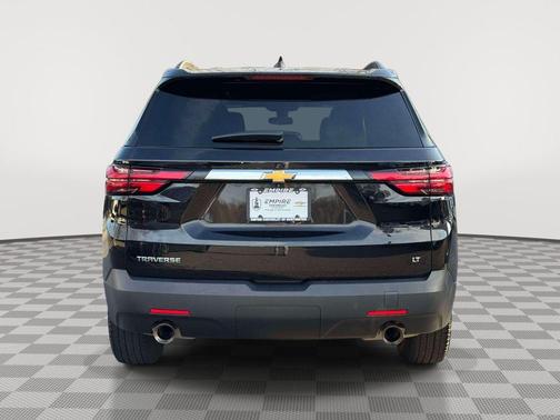Mosaic Black Metallic 2023 Chevrolet Traverse LT Cloth