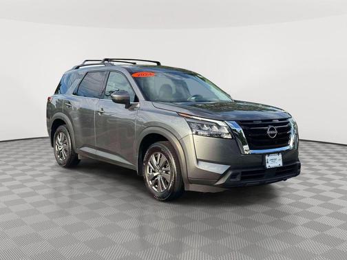 Gun Metallic 2024 Nissan Pathfinder SV