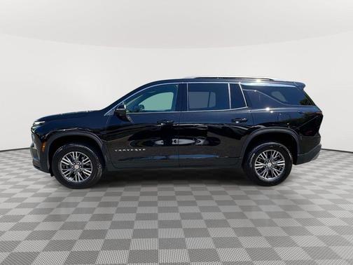 Mosaic Black Metallic 2026 Chevrolet Traverse LT