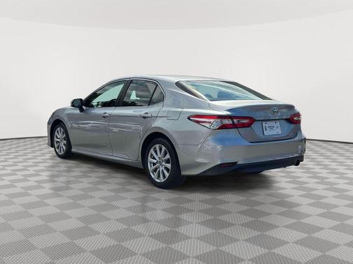 Celestial Silver Metallic 2018 Toyota Camry LE