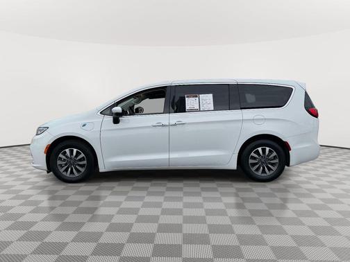 Bright White Clearcoat 2023 Chrysler Pacifica Hybrid Touring L