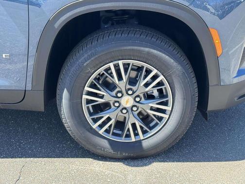 Lakeshore Blue Metallic 2026 Chevrolet Traverse LT