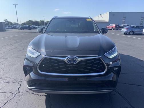 2023 Toyota Highlander Hybrid Platinum