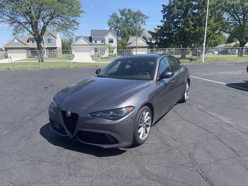 Vesuvio Gray Metallic 2025 Alfa Romeo Giulia RWD