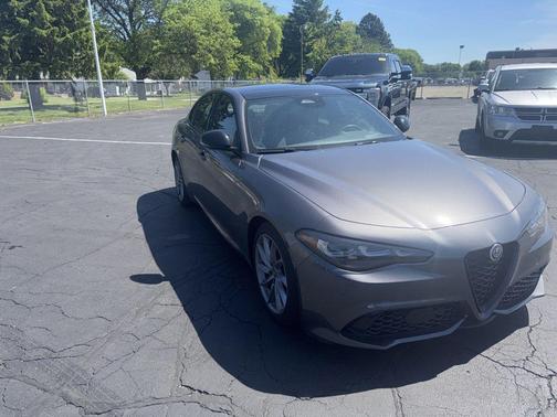 Vesuvio Gray Metallic 2025 Alfa Romeo Giulia RWD