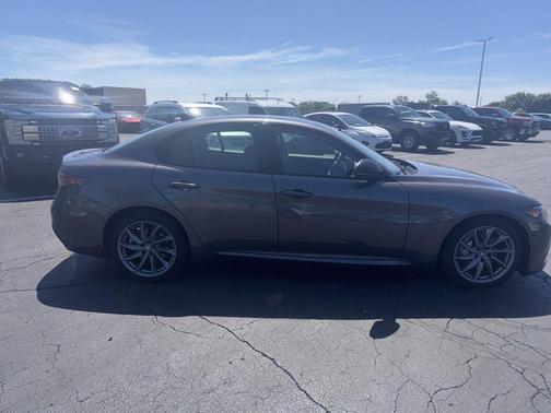 Vesuvio Gray Metallic 2025 Alfa Romeo Giulia RWD