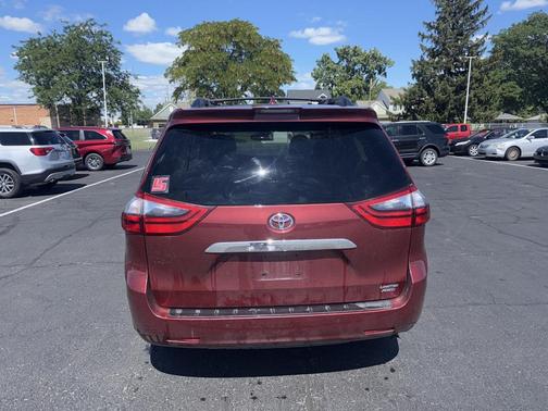 2020 Toyota Sienna Limited Premium